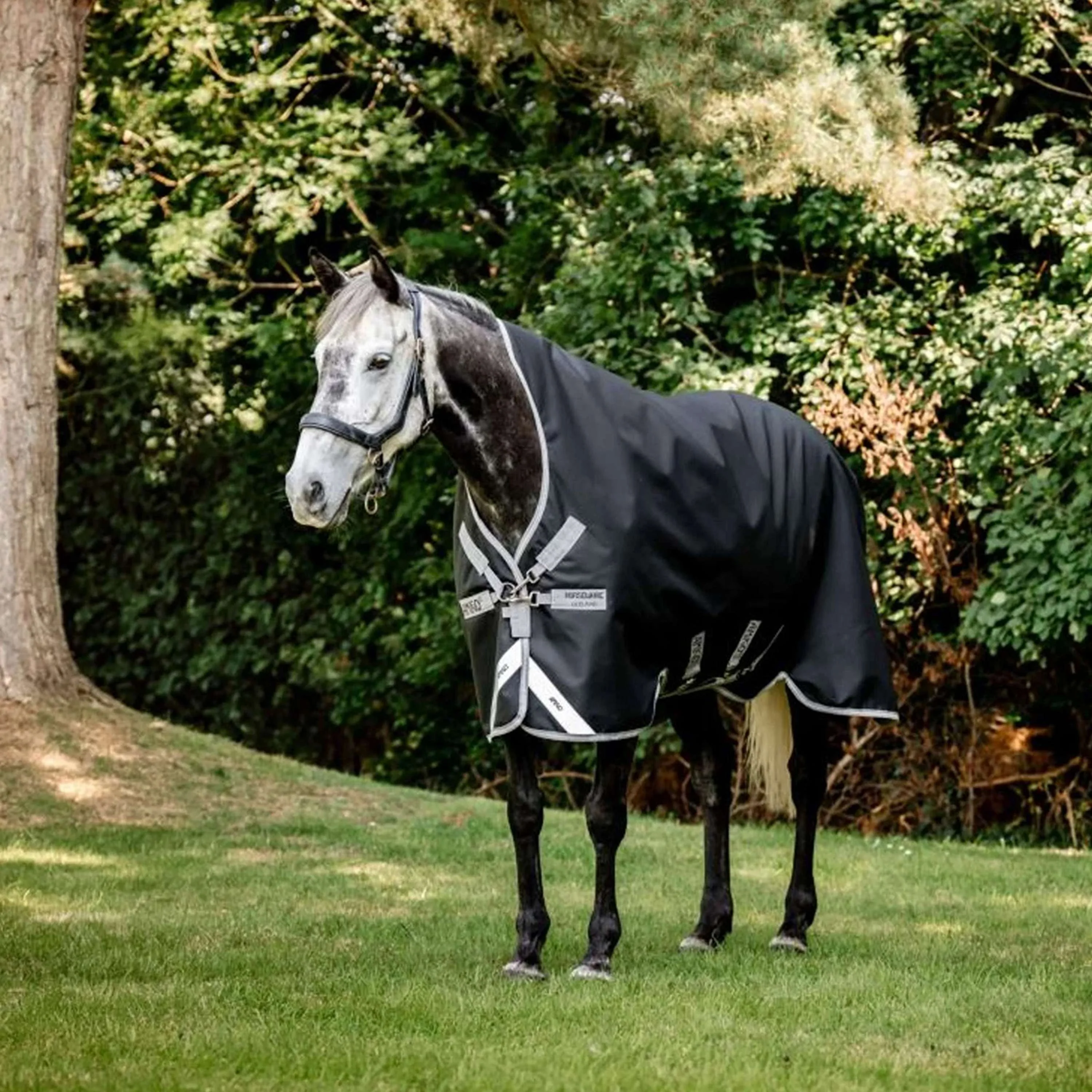 Amigo Wug Turnout 1200D 50g Noir/Gris Titane/Argent