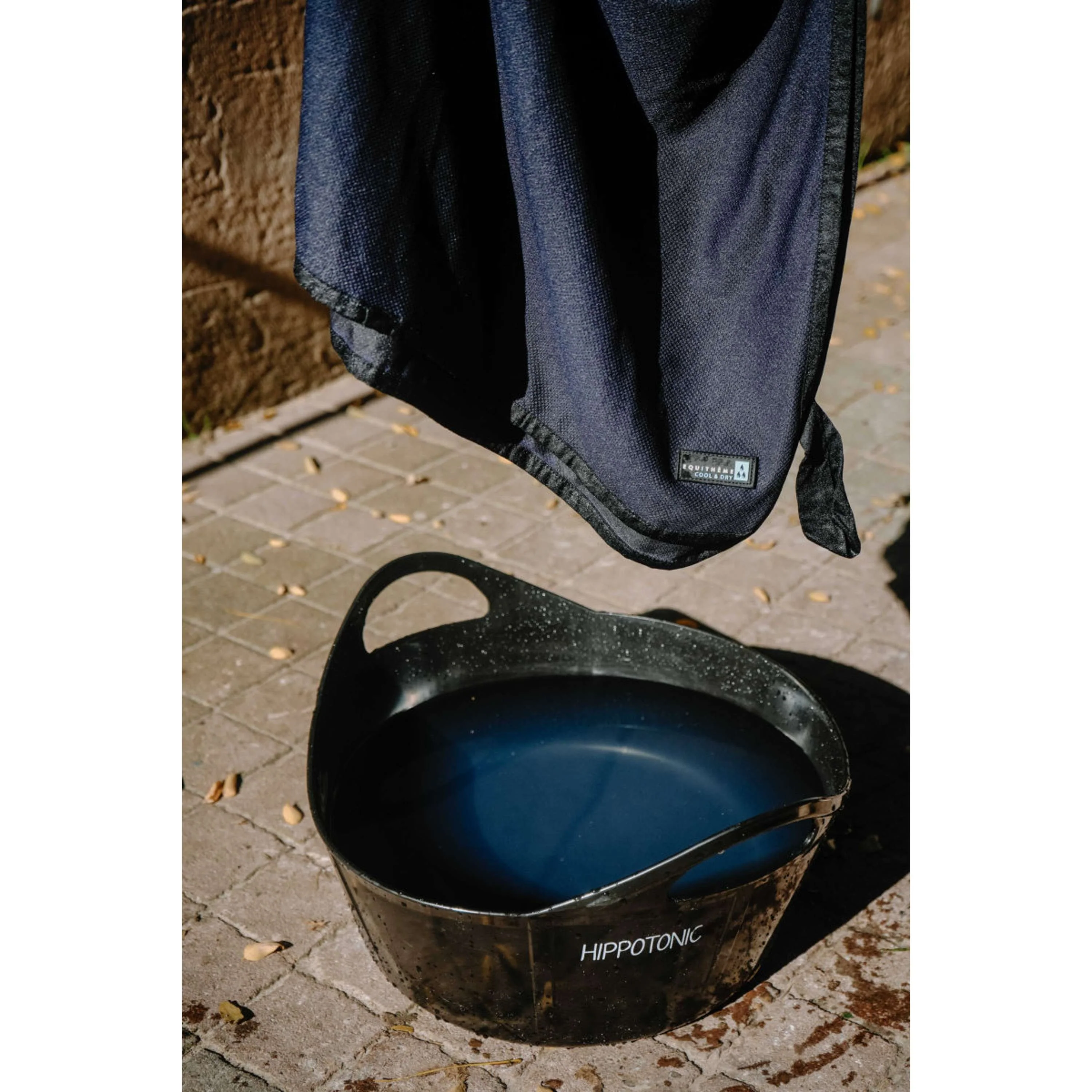 EQUITHÈME Serviette Cool&Dry Marine Bleu - Image 2