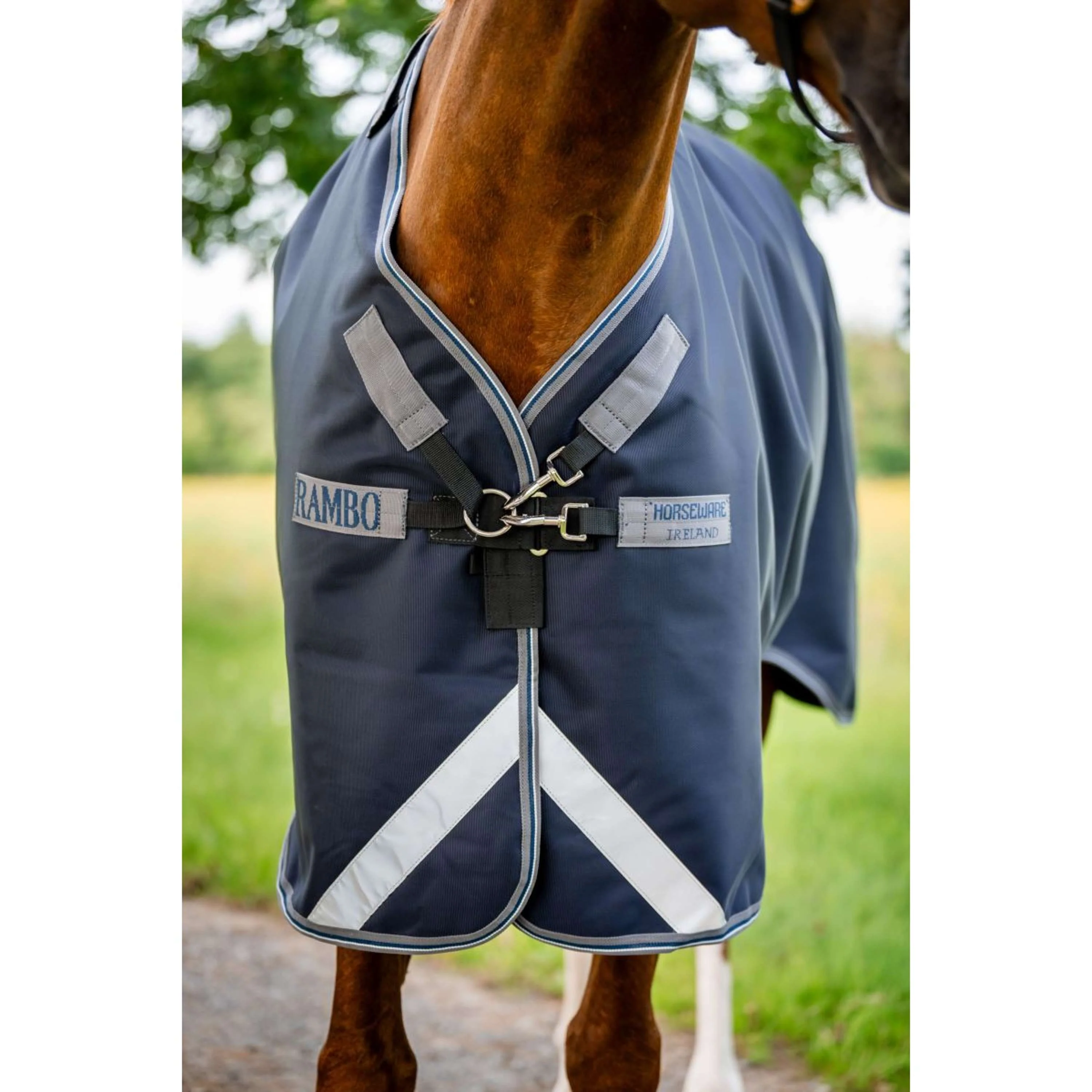 Rambo Turnout Rug 1680D Varilayer 250g Navy/Thunderstorm Grey/Silver - Image 2