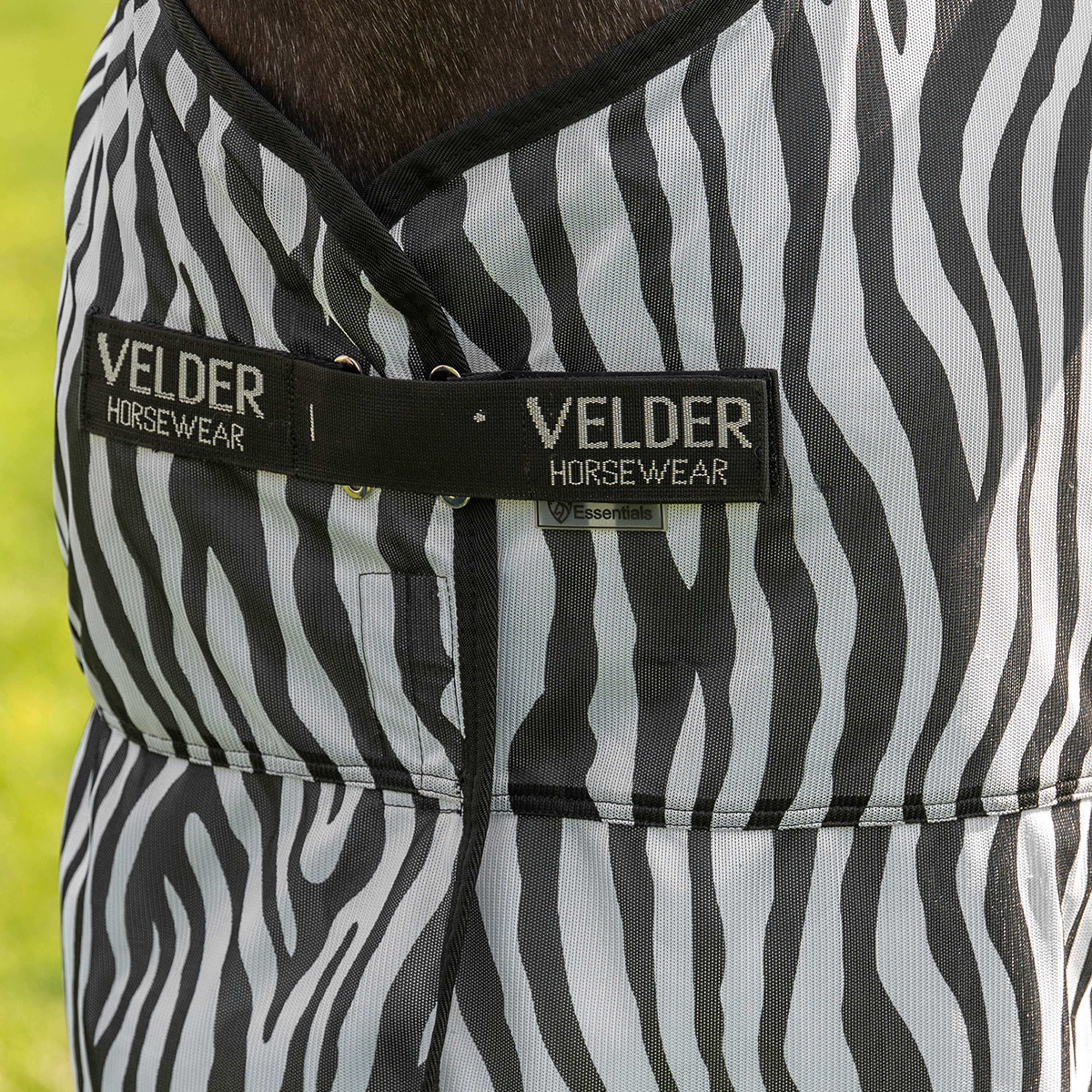 Velder Horsewear Essentials Couverture Anti-Mouches avec Couvre-cou Zebra Noir/Blanc - Image 4