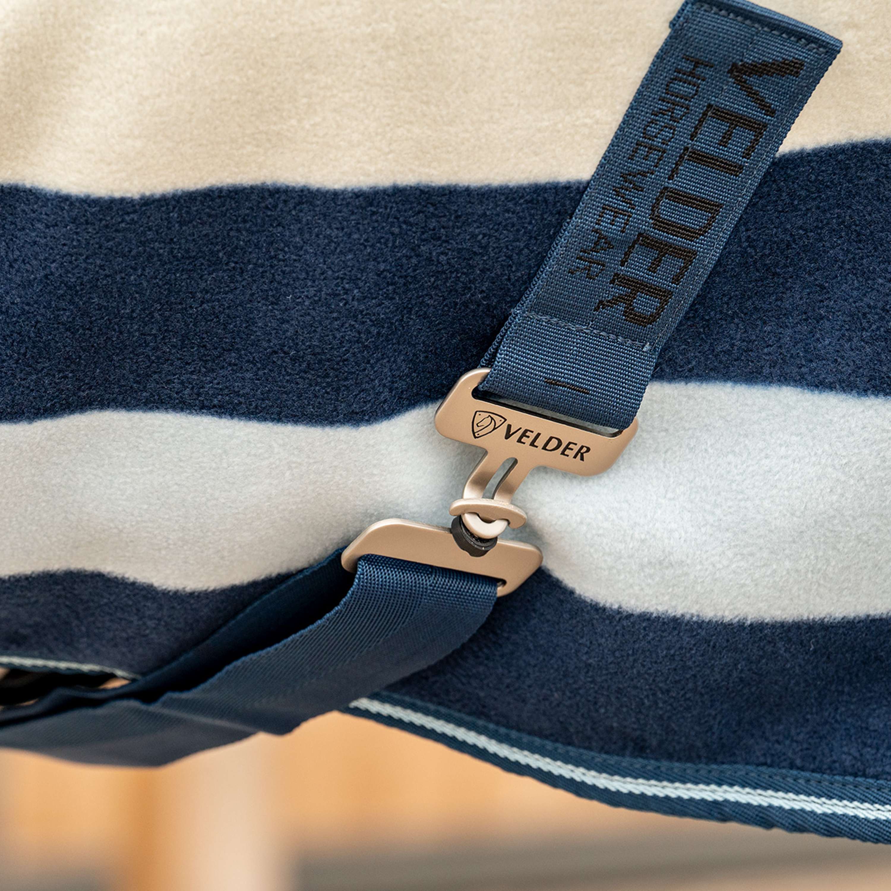 Velder Horsewear Premium Deluxe Fleece Cooler Rug Marin - Image 7