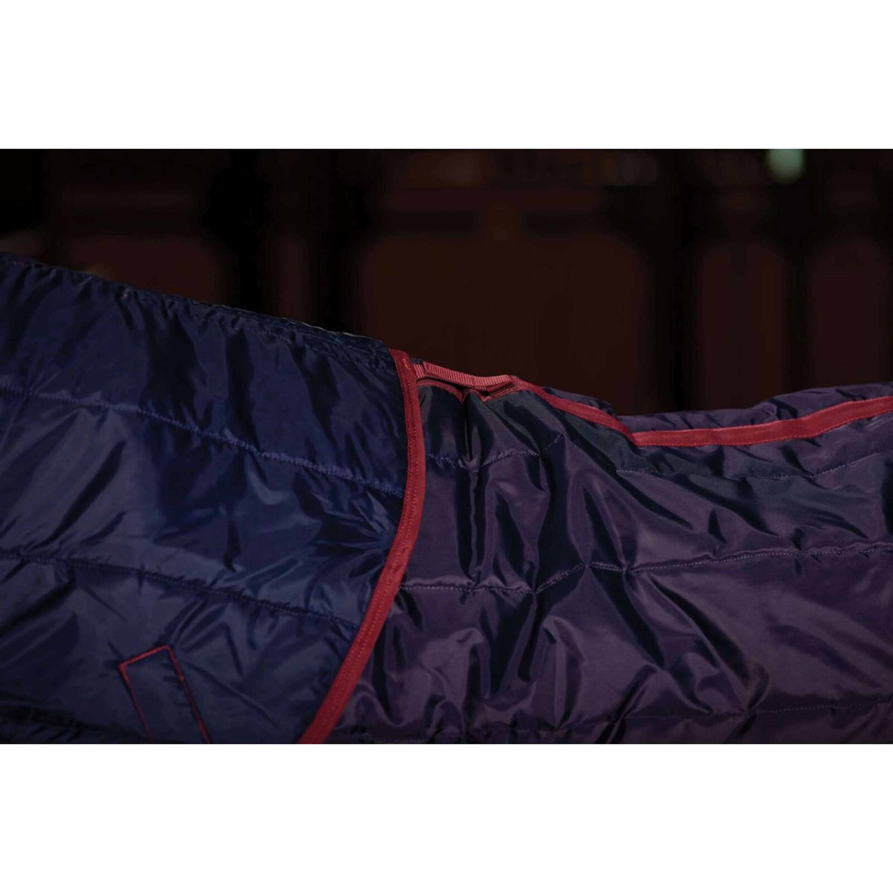 WeatherBeeta Couverture d'Écurie ComFiTec 210D Channel Quilt Combo Neck 220g Marine/Bordeaux - Image 5